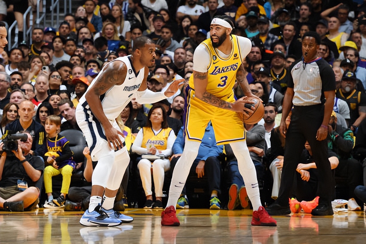 开云- 浓眉哥新星领先优势明显表现突出，塞尔维亚队前途光明！赢得满堂喝彩